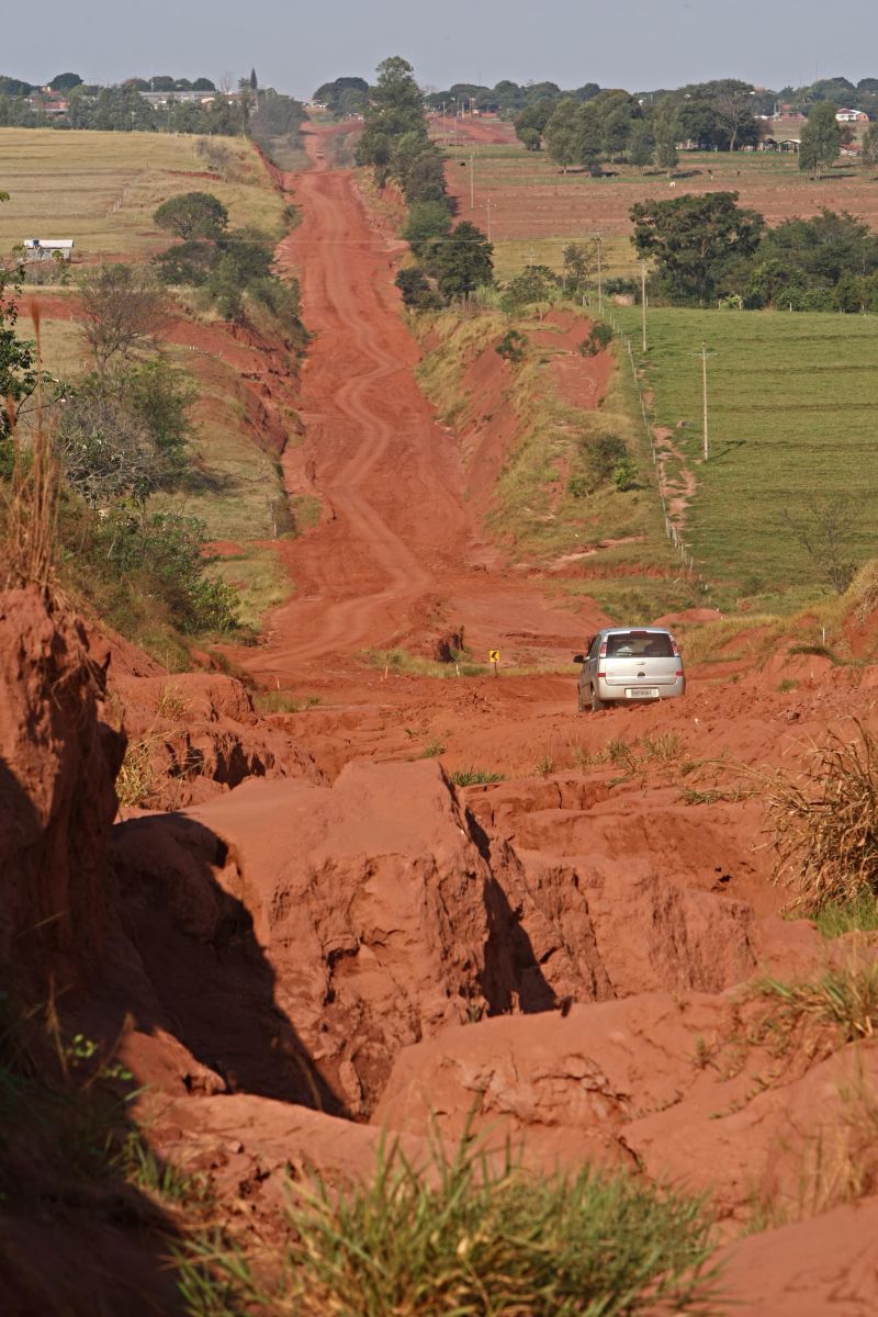 A pavimentação da Estrada Boiadeira é um dos projetos incluídos no PAC 2 | Albari Rosa / Gazeta do Povo