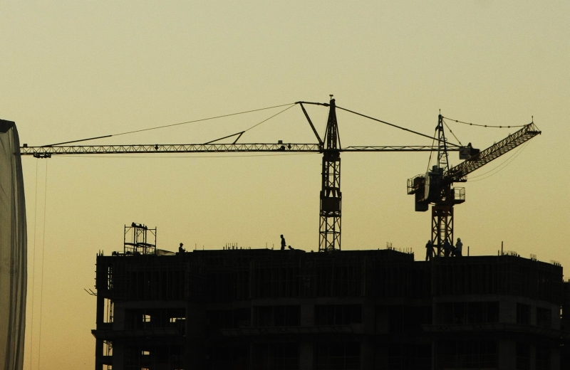 Edifício em construção em Curitiba: mercado aquecido fez estoque de crédito crescer 50% em um ano | Daniel Castellano/ Gazeta do Povo