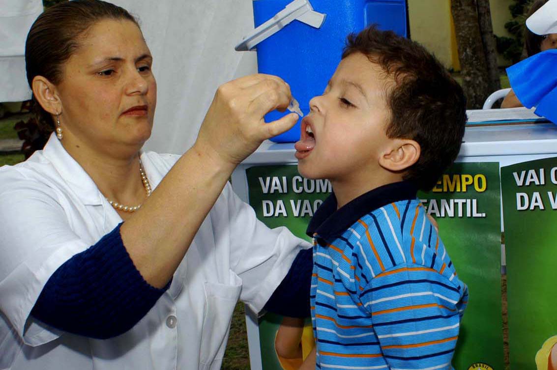Na manhã de sexta-feira (27), o Paraná já havia atingido a meta de vacinação contra a poliomielite, imunizando 738.2 mil crianças | Divulgação Sesa