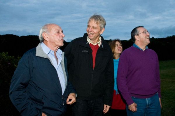 Dieter Brepohl (ao centro), diretor da clínica e spa Lapinha, com os jornalistas Sergio Coelho de Oliveira (à esq.) e Laurentino Gomes na Semana da História, promovida em homenagem à Lapa. Oliveira e Laurentino deram palestras no evento junto com outros convidados | Mauro Campos