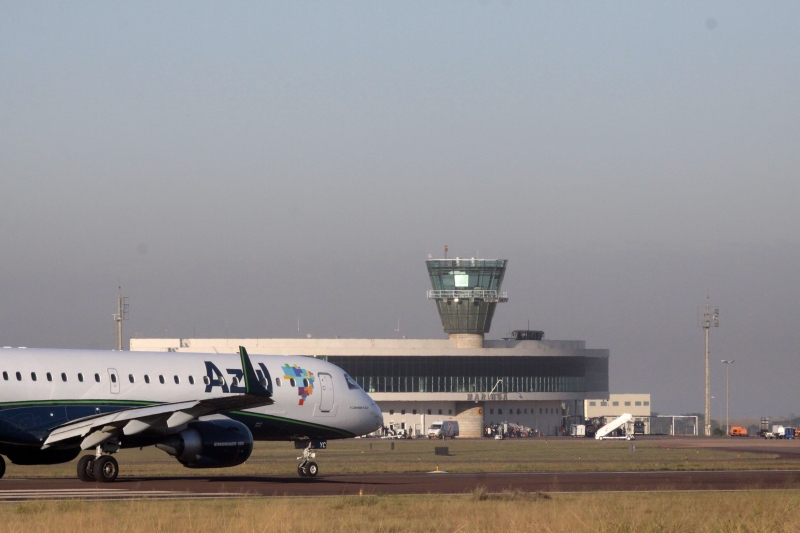 As passagens aéreas podem ser pagas em dinheiro ou cheque, à vista ou parcelado | Antônio More/ Gazeta do Povo
