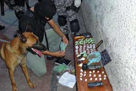 Drogas, facas e celulares foram apreendidos em presídio no Amazonas | Divulgação/Força Nacional de Segurança