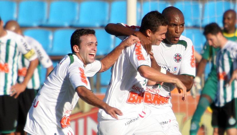Ipatinga saiu atrás no placar e virou de forma avassaladora sobre o líder Coritiba | Sérgio Roberto / Futura Press