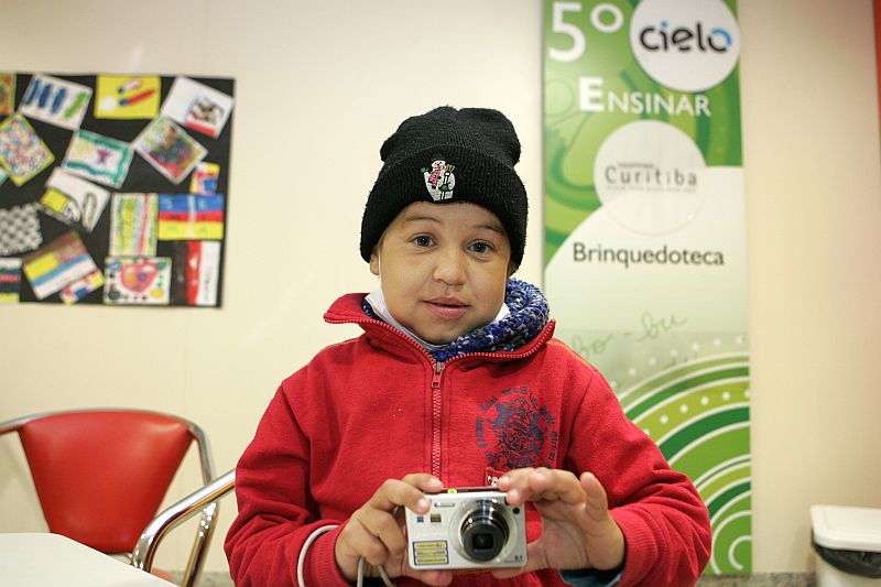 Elivelton Oliveira da Silva, 14 anos: depois da oficina, o presente e a vontade de se tornar fotógrafo profissional | Antonio More/Gazeta do Povo