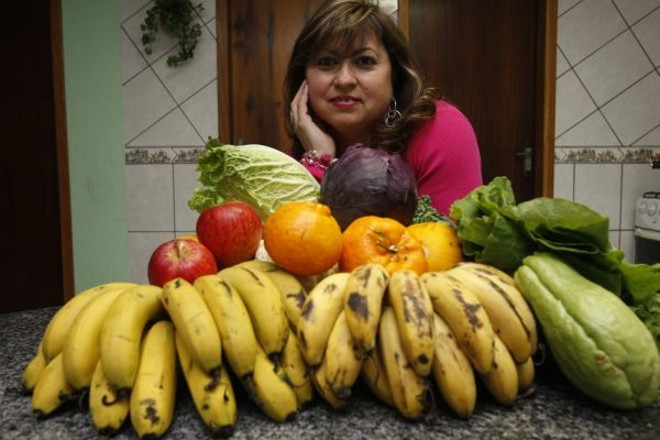 Diagnosticada com hipertensão há mais de dez anos, a despachante marítimo Janerlei Aparecida Burlinski, de 42 anos, sempre tomou os remédios para a doença, mas escorregava na hora de manter a dieta em dia. O susto veio no fim do ano passado quando ela descobriu que seu filho caçula, Gabriel, de 8 anos, também tinha a doença. Para controlar o problema, o menino passou a tomar medicação, e agora segue dieta rígida e faz academia. Tanta disciplina acabou contagiando a mãe. 