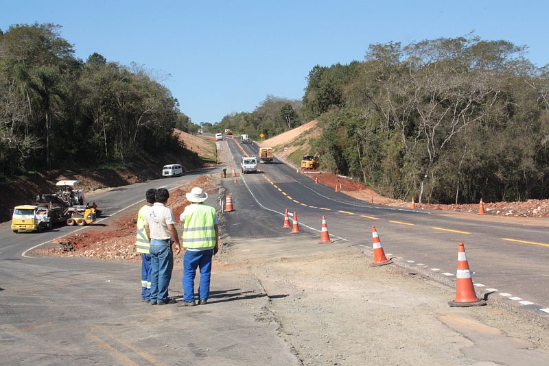 Trecho da PR-151 foi reaberto. Tempestade fez surgir cratera no asfalto | Divulgação