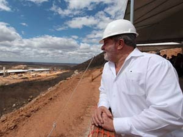O presidente Luiz Inácio Lula da Silva em visita a obras da ferrovia Transnordestina | Ricardo Stuckert / PR