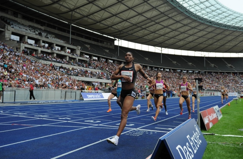 Prova de 800 metros tem dia de gala no Meeting de Berlim Caster Semenya vence a prova de Berlim com uma arrancada fantástica no final | Johannes Eisele/AFP