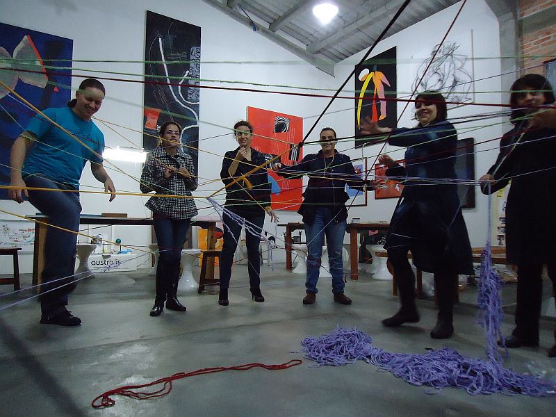 Viva o processo: as Terças Lúdicas viabilizam brincadeiras, como revela o detalhe desta foto: participantes do evento criaram uma cama-de-gato gigante | Divulgação