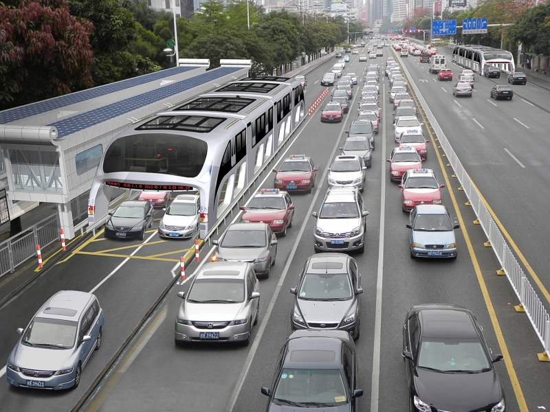 Alto e largo, equipamento fica bem acima do asfalta e permite que os carros passem por baixo | Divulgação