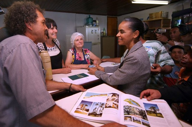 A candidata conversou com moradores para tentar crescer na capital paranaense | 