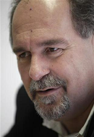 José Eduardo Dutra ironizou o uso de cenas de Lula junto com Serra no programa gratuito de TV do tucano na noite de quinta-feira | Ricardo Moraes/Reuters