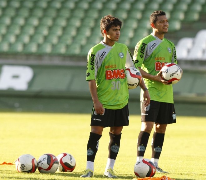 Dudu deixa o time e Sandro ganha uma oportunidade. Duelo em Florianópolis é encarado como decisiva pelo Coritiba | Daniel Castellano / Gazeta do Povo