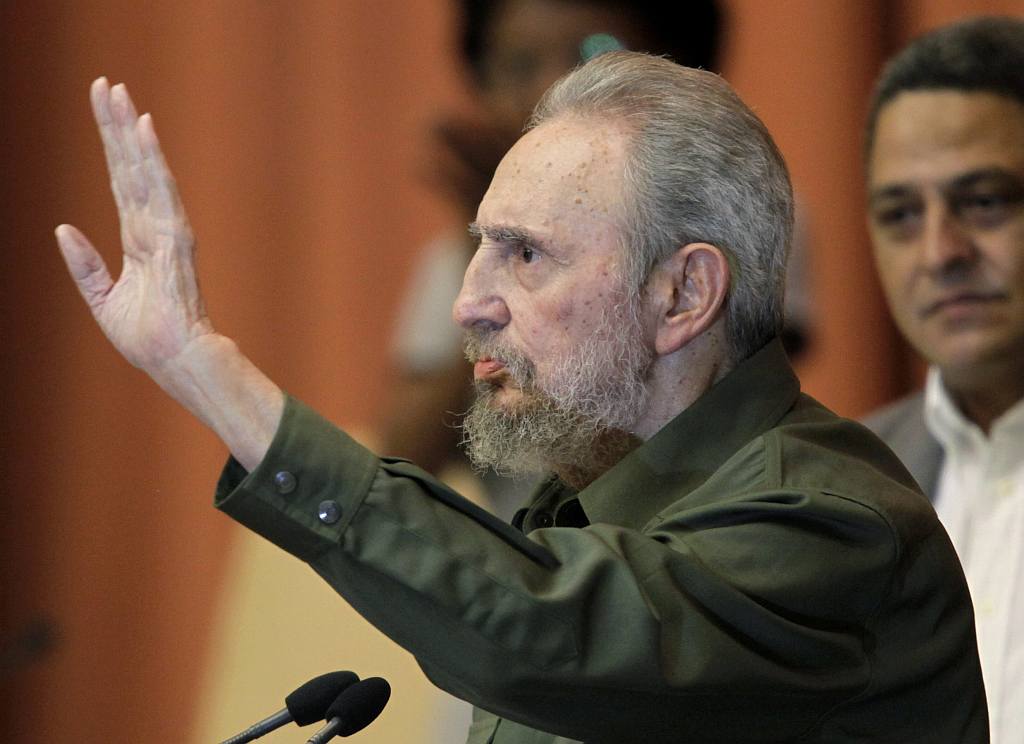 Após quatro anos, Fidel Castro retorna ao Parlamento cubano | Reuters