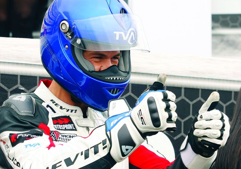 Cidalgo Chinasso vibra com a vitória na Hornet 600 no Autódromo de Pinhais | Hugo Harada/ Gazeta do Povo