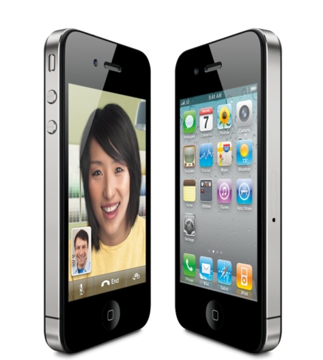 O iPhone 4: filas no Brasil e nos EUA |