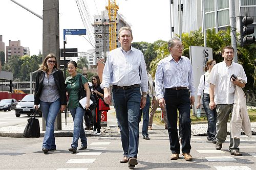 Luciano Ducci caminhou até a Prefeitura no Dia Mundial Sem Carro | Antônio More / Agência de Notícias Gazeta do Povo