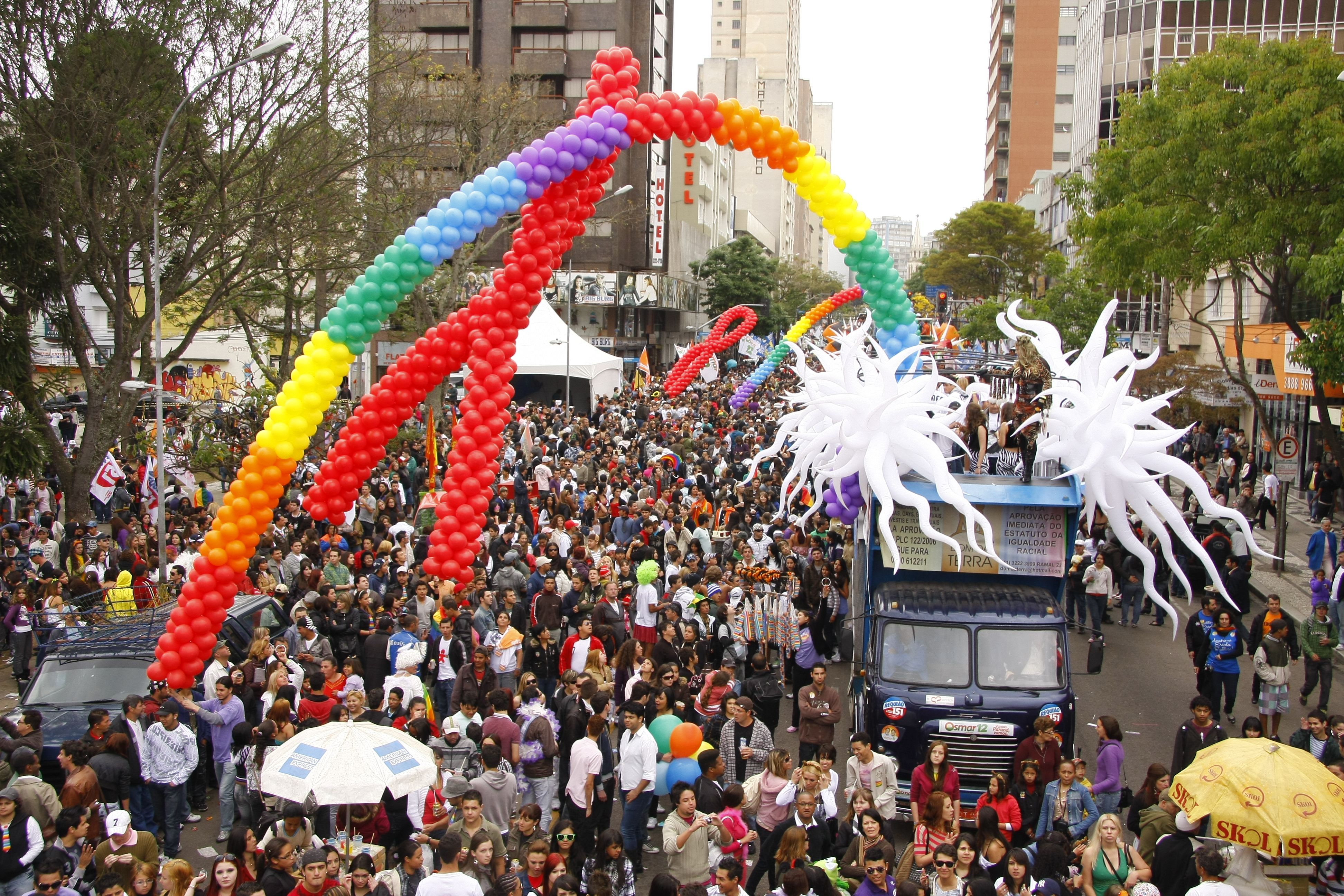 Neste ano, o tema é Vote contra a homofobia. Defenda a Cidadania, que faz uma referência às eleições de outubro. | Hugo Harada - Gazeta do Povo