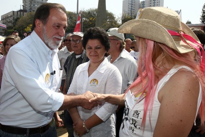 De outro lado, Osmar Dias deve perder 1 minuto e 58 segundos de propaganda de rádio hoje, segundo o advogado de Richa |