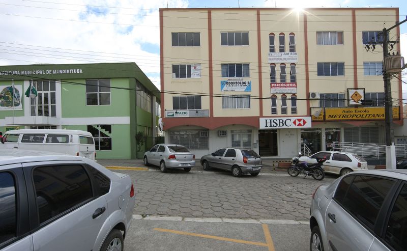 Edifício de Mandirituba que fica ao lado da prefeitura municipal tem 15 salas, mas, no papel, abriga mais de 200 empresas | Valterci Santos/ Gazeta do Povo