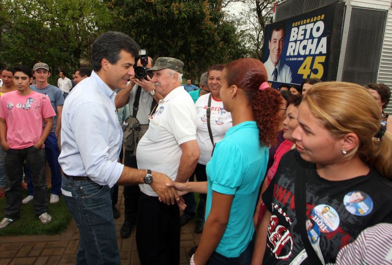 A chapa do candidato tucano foi multada em R$ 300 mil depois de divulgar uma pesquisa que não havia sido registrada | Christian Rizzi/ Gazeta do Povo