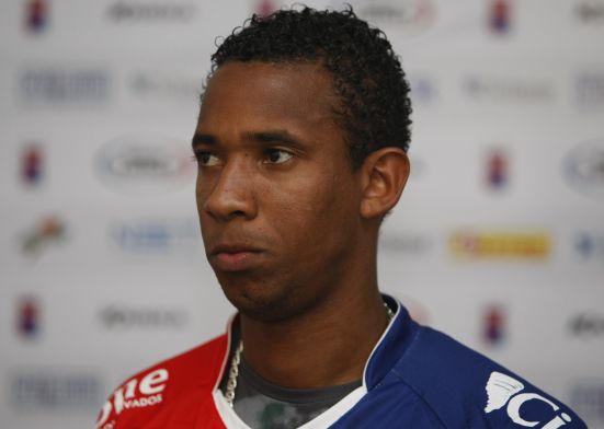 Com 1,90 metro e bom no cabeceio, Rogério foi a escolha de Marcelo Oliveira para compor o trio de zaga tricolor | Marcelo Elias / Gazeta do Povo