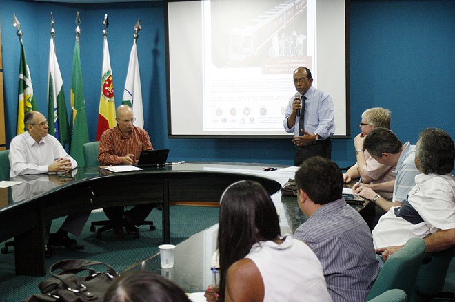 Coordenadores do projeto Trem Pé Vermelho participaram de reunião na ACIM para discutir o levantamento de demanda do transporte ferroviário de passageiros |