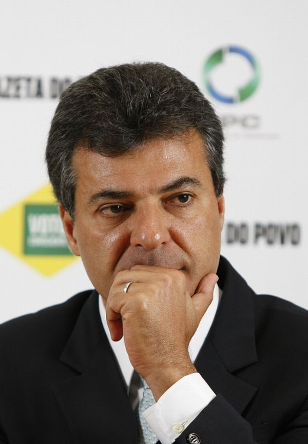 Beto Richa - A diferença é em termos de comportamento, de compromisso e de palavra. Comportamento ético, que nunca me faltou.
Então, quem traiu quem? Só ele que saiu daqui e fez a opção para apoiar os seus adversários. Deve ter tido milhões de razões para fazer o que fez |