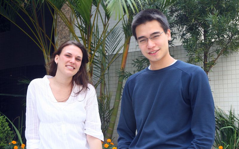 Renata e Lucas: os dois trabalham no programa Open Dojô, destinado a jovens com preocupações com o meio ambiente | Hedeson Alves/ Gazeta do Povo