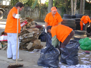 Presos são divididos em grupos durante os serviços de conservação de rodovias | Divulgação/Agência Estadual de Notícias