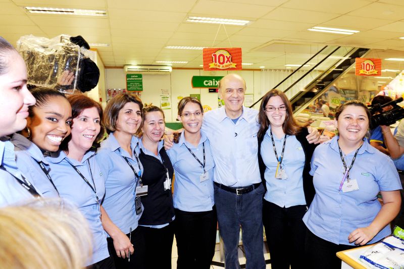 Serra e as mulheres tucanas: candidato participou de evento organizado pela esposa | Cacalos Garastazu / Obritto News