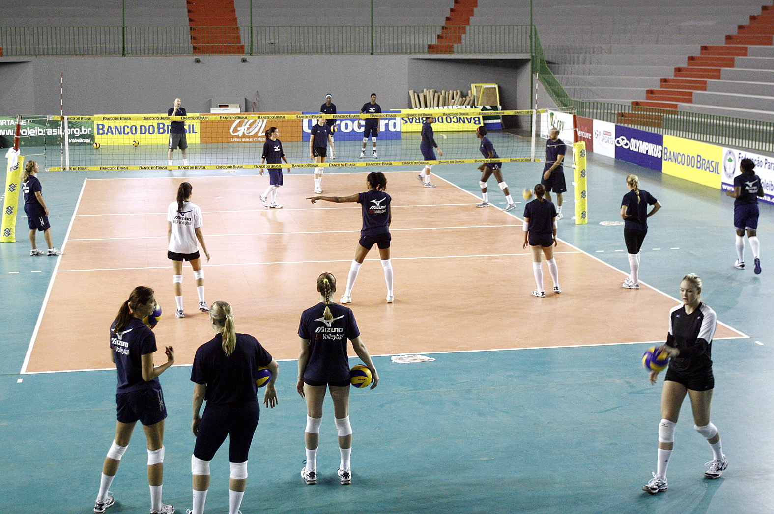 Nesta terça-feira (21), as jogadores da seleção dos Estados Unidos deram inicio aos treinos no ginásio de esportes Chico Neto | Assessoria de imprensa PMM