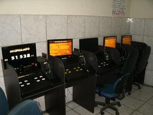 Máquinas caça-níqueis foram apreendidas em funcionamento em Porto Velho | Divulgação/PRF-RO-AC