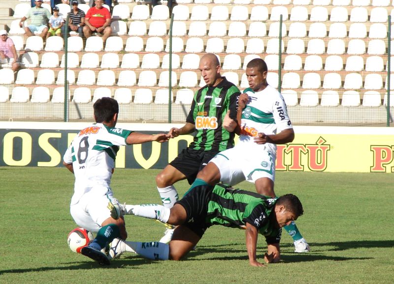 Depois de sair perdendo, o Coritiba teve forças para buscar o empate contra o América-MG em Sete Lagoas | Carlos Cruz