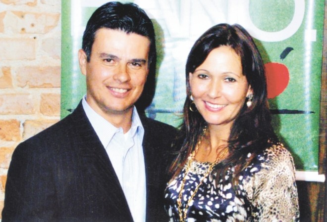 ELEIÇÕES DO CLUBE CURITIBANO -O jovem Joaquim Miró, ao lado de sua esposa, Maria Cristina, vem fazendo campanha para a presidência do Clube Curitibano, na chapa 