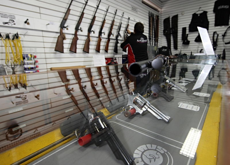 No Paraná, volume de armas novas e recadastradas é quatro vezes maior do que o de recolhidas | Albari Rosa / Gazeta do Povo