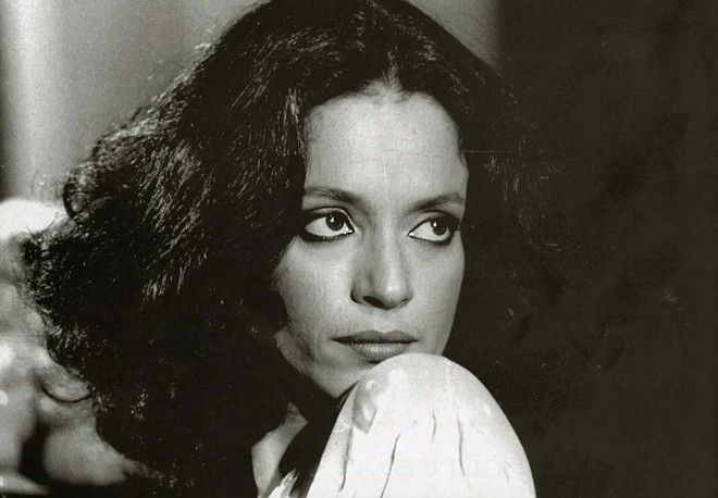 A brasileira Sonia Braga representa a imagem que as mulheres tinham nos anos 70: beleza natural |