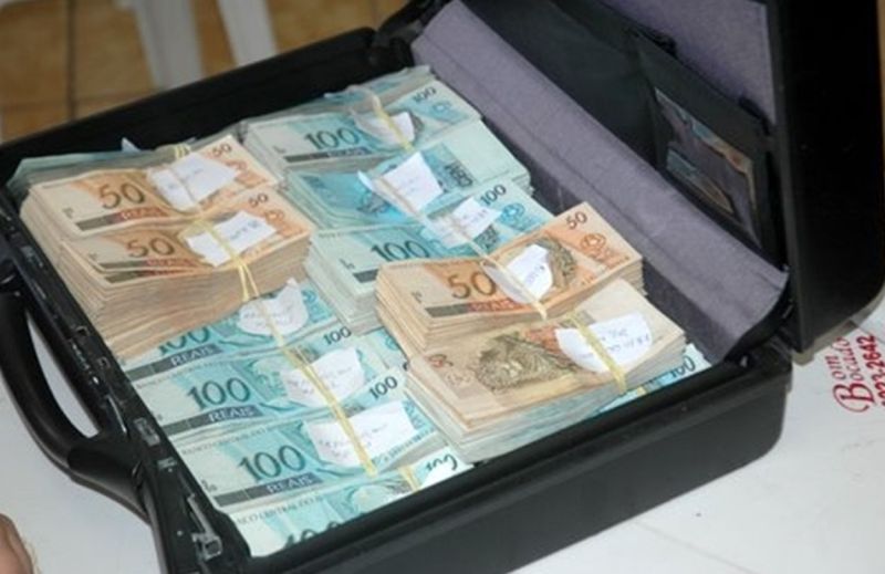 Polícia Federal apreendeu R$ 1 milhão e cinco carros de luxo durante a Operação Mãos Limpas | Divulgação / AE-PF