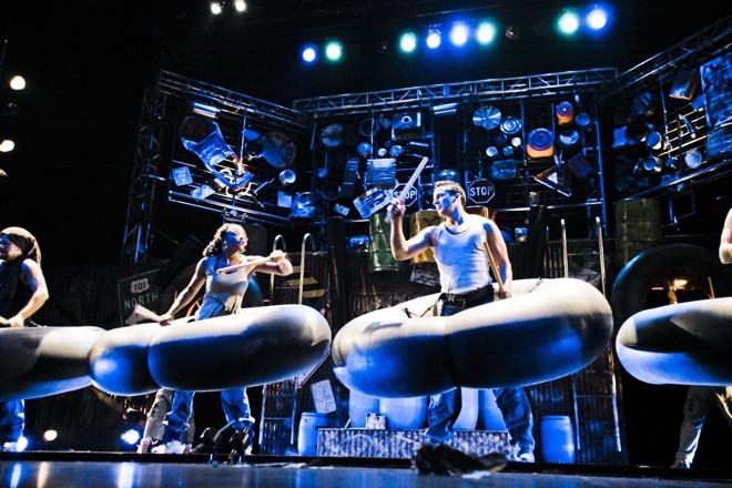 O Stomp é uma companhia bem rítmica |