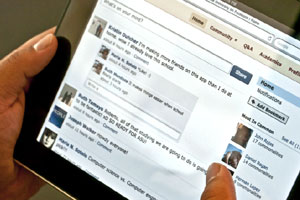 Americanos passam mais tempo no Facebook. | Reuters