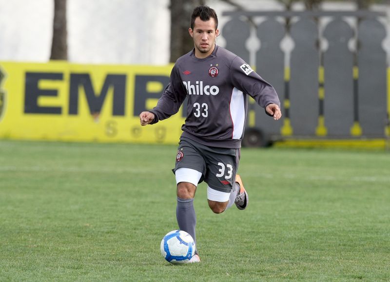 O paraguaio Ivan González foi o 33º jogador que o técnico Paulo César Carpegiani utilizou desde que assumiu o comando do Atlético: elenco ainda tem carência na ala | Hedeson Alves / Gazeta do Povo