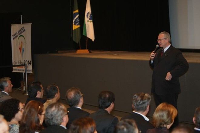 O governador Orlando Pessuti mostrou preocupação com a paralisação da Assembleia Legislativa até a eleição de 3 de outubro: atrapalha | Aniele Nascimento/ Gazeta do Povo