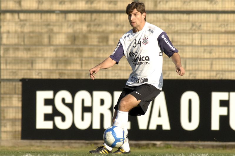 Tcheco não estava sendo utilizado pelo Corinthians, que continuará a bancar a maior parte de seu salário no Coritiba | Mauro Horita/ AGIF/AE