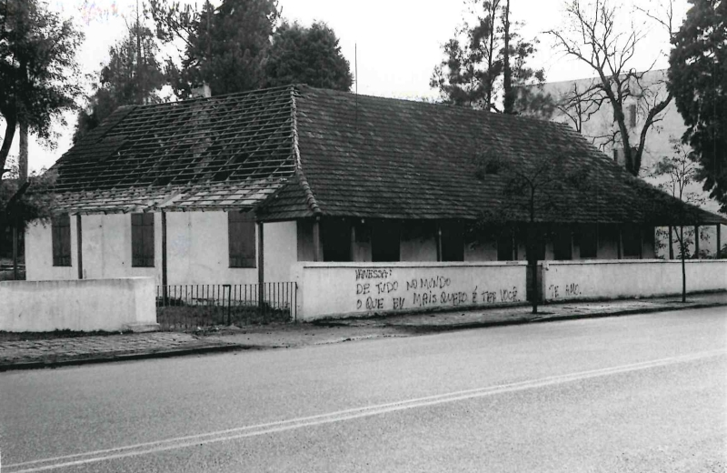 Antes -A casa do Burro Brabo em 1992, quando foi tombada, já em estado precário | Divulgação/ Ministério Público do Estado Paraná