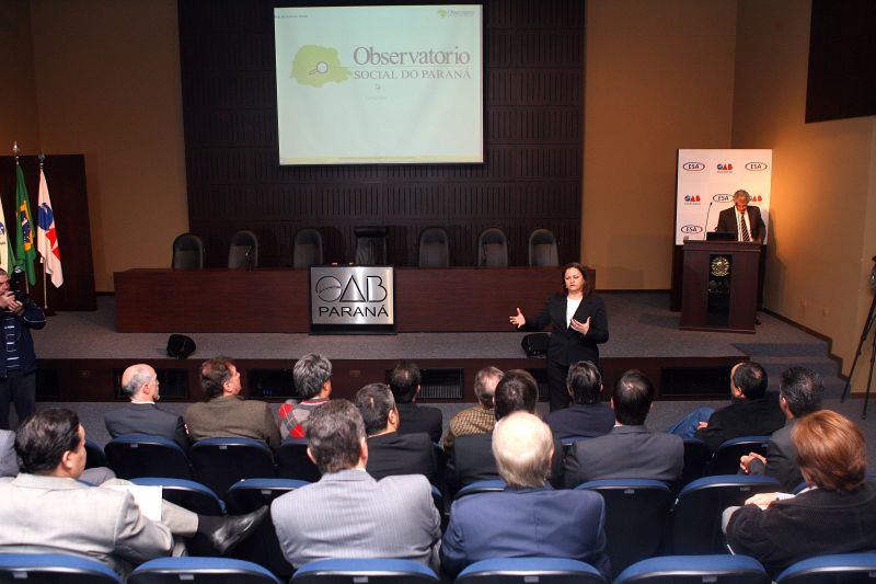 Reunião do Observatório Social do Paraná: objetivo é fiscalizar a aplicação dos recursos do governo do estado já em janeiro de 2011 | Hedeson Alves / Gazeta do Povo