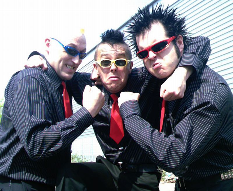 Da esquerda para a direita: Duncan Redmonds, Michael Algar e Tom Blyth. Toy Dolls pratica punk-rock bem-humorado desde 1979 | Divulgação