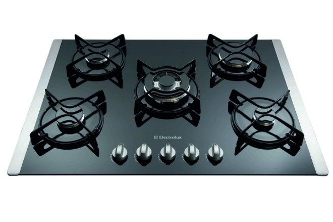 GC75G, a gás, da Electrolux, com queimadores semi-rápidos, rápidos e tripla chama. Cor preta. Preço sugerido: R$ 799 |