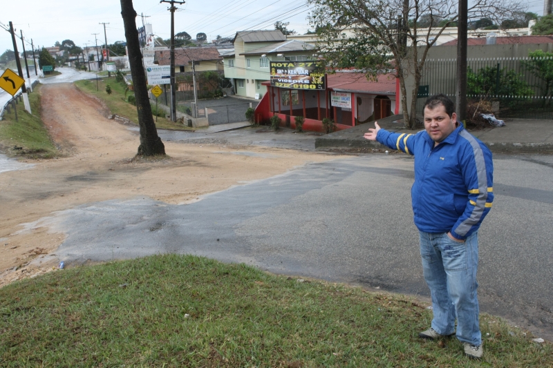 Adriano postou tantas reclamações no Twitter que acabou obtendo resposta do prefeito. As mensagens no microblog agora falam sobre o andamento das obras | Aniele Nascimento/Gazeta do Povo