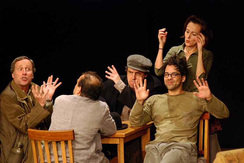 Atores se desdobram em diversos personagens e são o ponto forte de O Púcaro Búlgaro | Guga Melgar/Divlugação