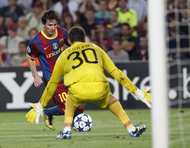 Na Copa do Mundo, o grego Tzorvas não sofreu gol de Messi, mas na Liga dos Campeões o argentino fez dois no goleiro, mas parou em cobrança de pênalti | Albert Gea / Reuters
